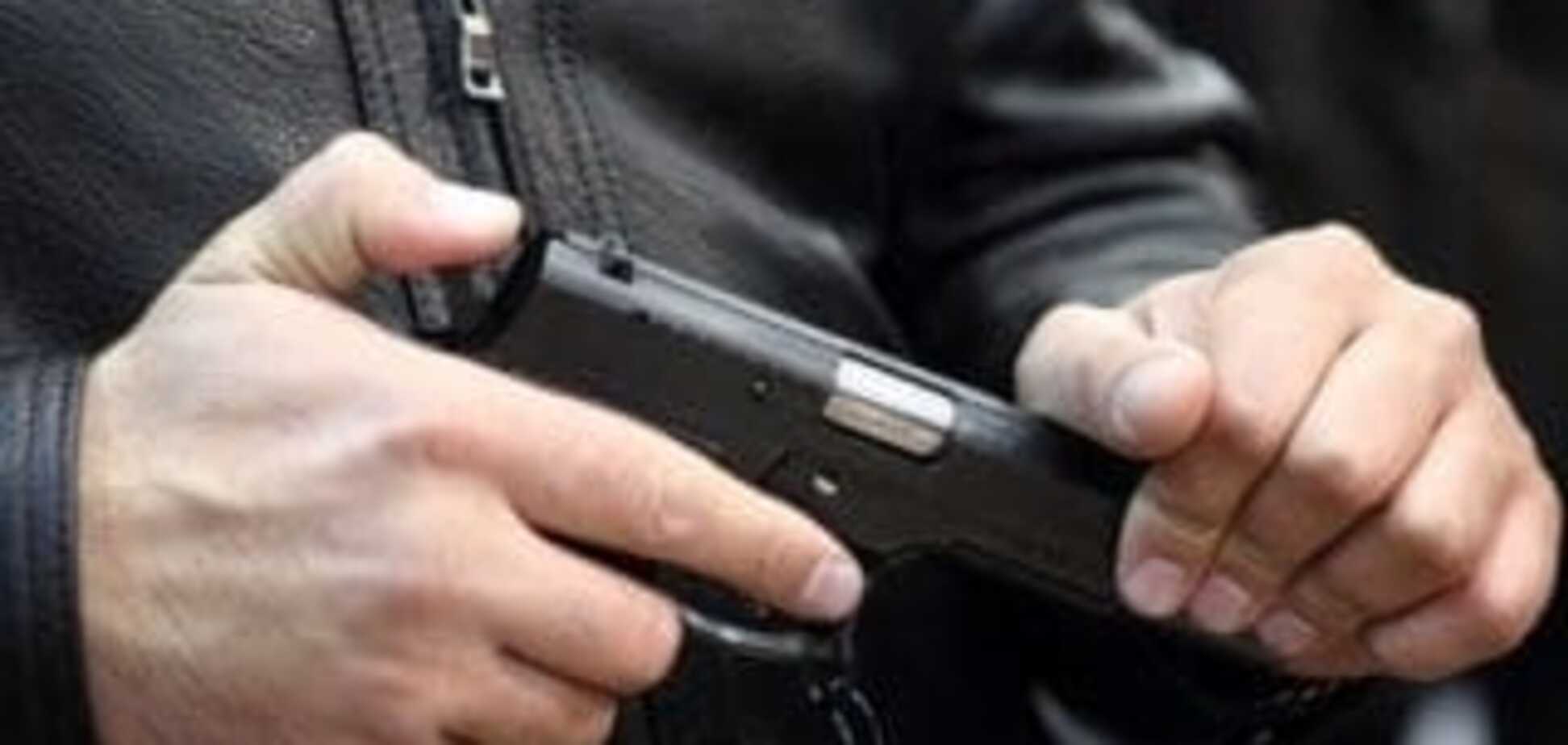 Недитячі розваги: у Мукачевому після стрілянини на вокзалі затримали підлітків зі зброєю         