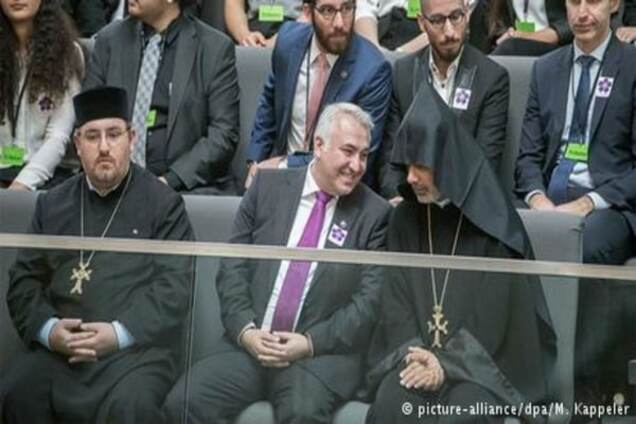 Die Zeit: Депутатам Бундестагу турецького походження погрожують убивством