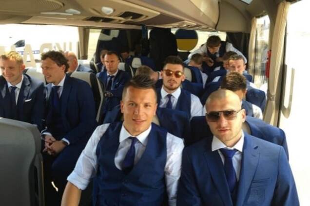 Евро-2016. Сборная Украины прибыла во Францию: яркие фото