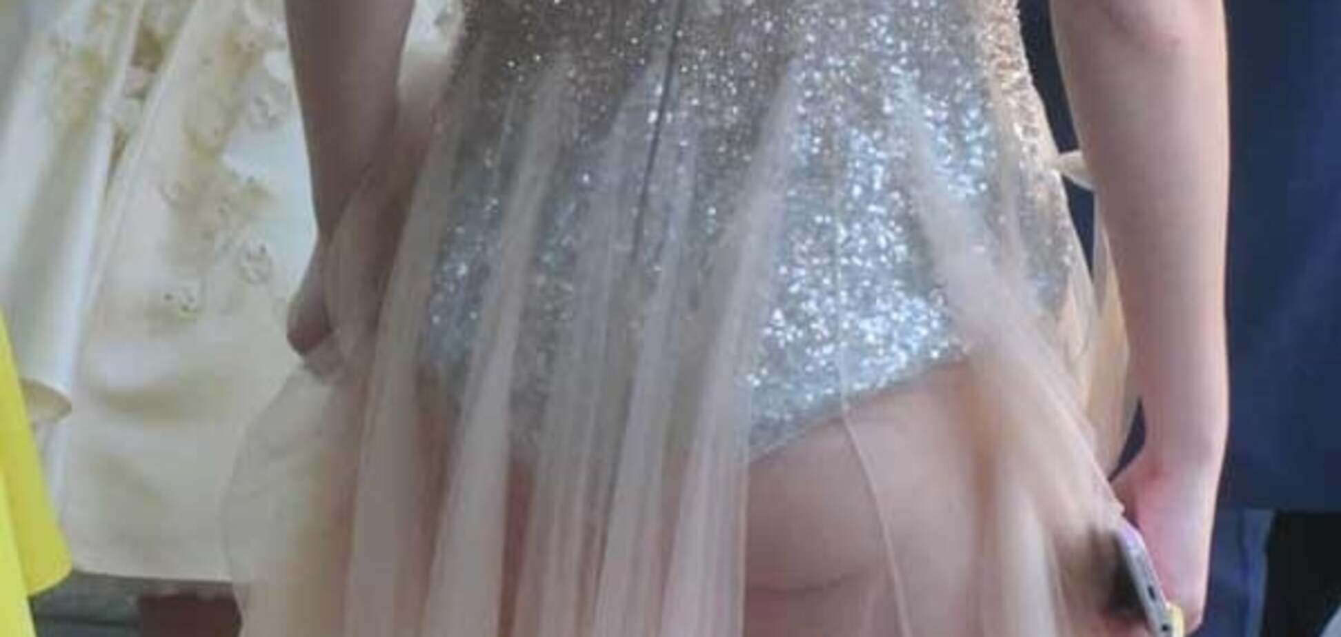 выпускницы трусики Выпускница в белье: 11-классница пришла на выпускной бал в откровенном  платье - Черноморская школа, фото, боди | Обозреватель | OBOZ.UA