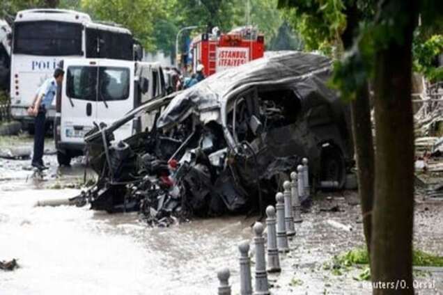 Атака на поліцію у Стамбулі: внаслідок вибуху є загиблі та поранені