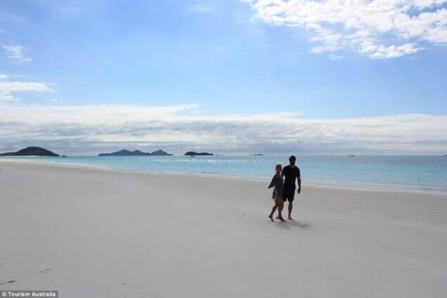 Крис Хемсворт и его жена Эльза Патаки