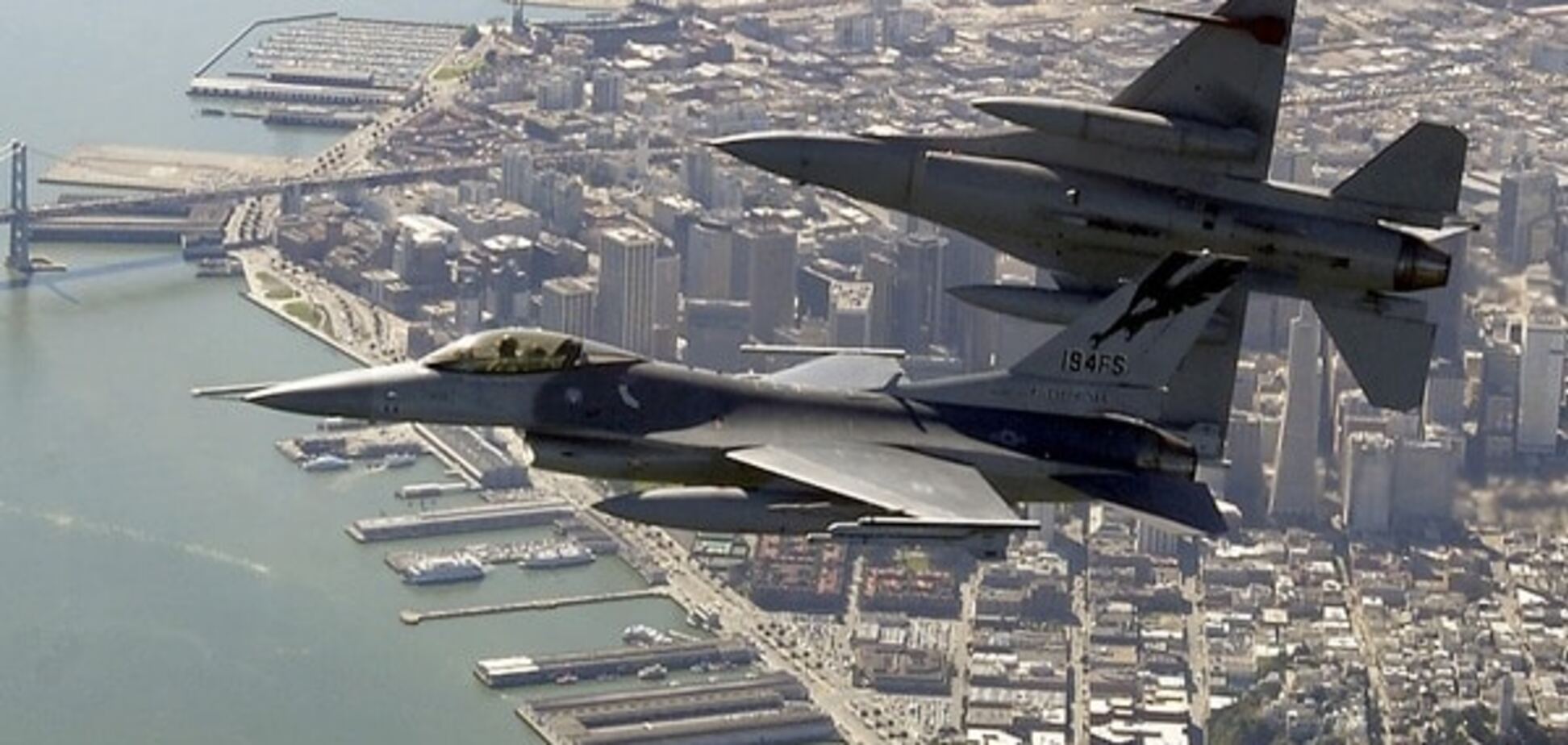 Два истребителя F-16 столкнулись в США