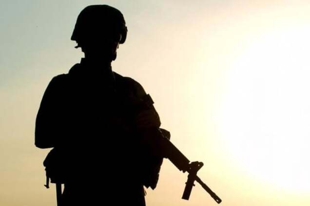 На початку війни кидали бізнес, зараз ідуть в АТО заради грошей - волонтер