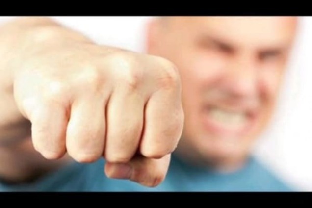 Право на личную жизнь: в Одессе отец жестоко избил дочь за переписку в соцсетях