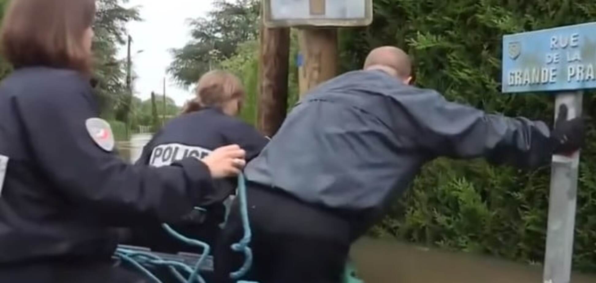 Спасатели во Франции