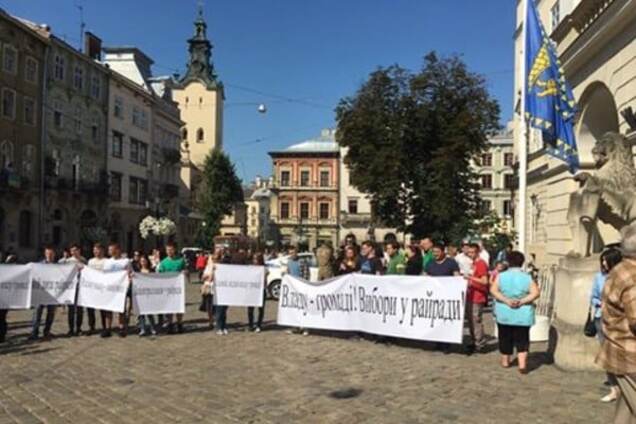 Во Львове требуют от Садового выборы в райсоветы