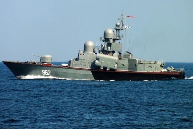 'Віджали' й не підпускають: волонтери просять допомогти повернути Україні газові вишки, які привласнила Росія