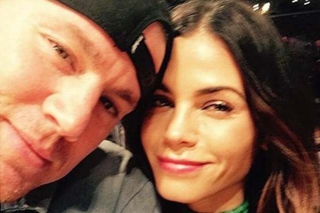 7 лет над уровнем неба: звезда молодежных мелодрам отпраздновал годовщину свадьбы