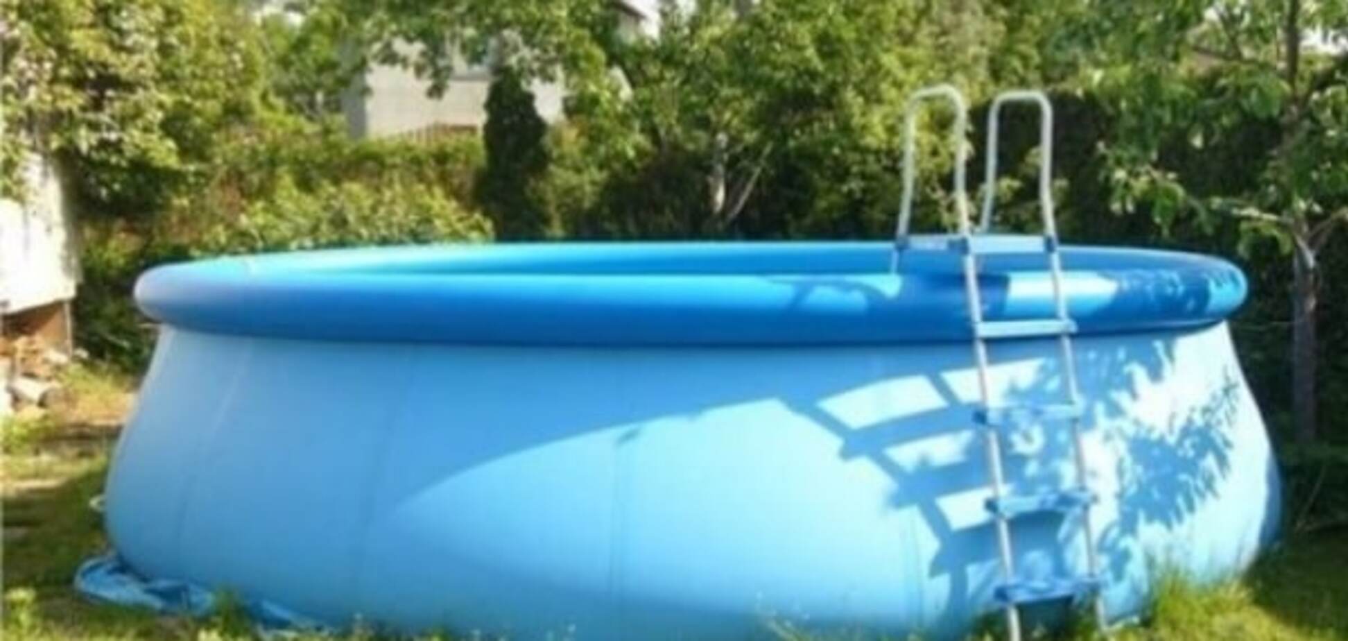 Небезпечне купання: на Львівщині у надувному басейні сусіда втопився 42-річний чоловік