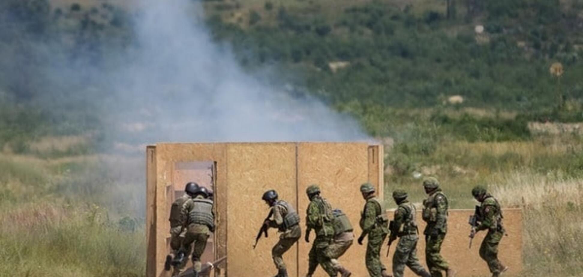 військові