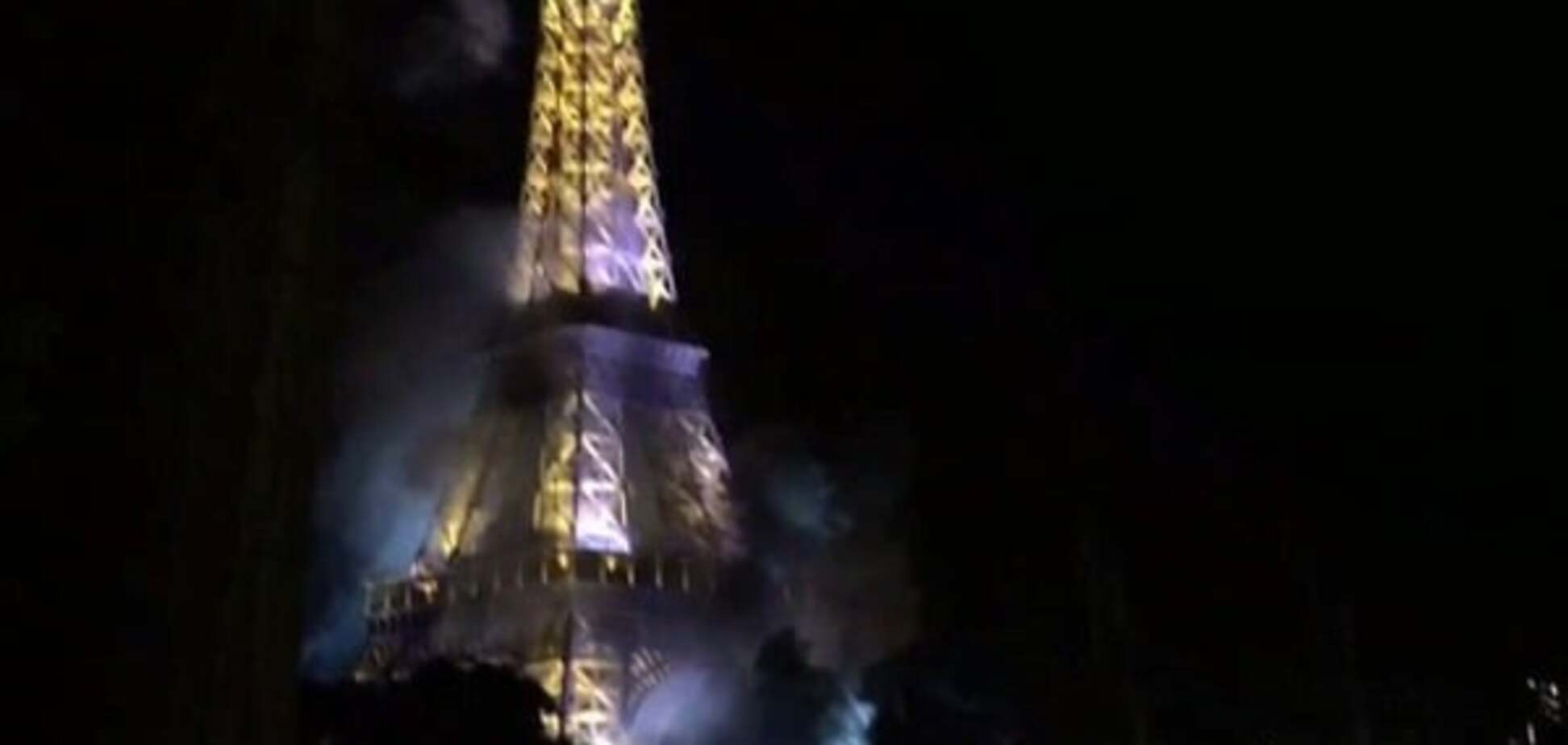 Пожар возле Эйфелевой башни