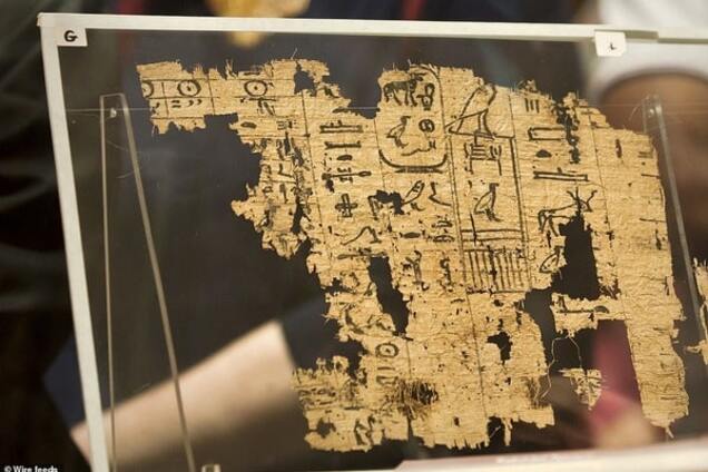 В музее Каира выставили дневники строителей пирамид. Фото