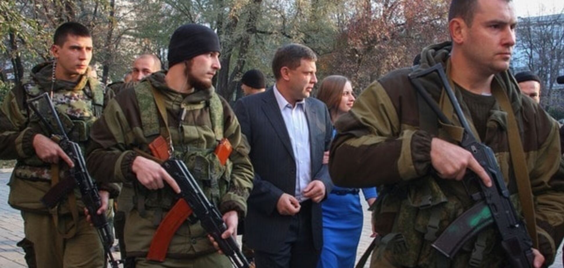 Главарь террористов \'ДНР\' Александр Захарченко с охраной