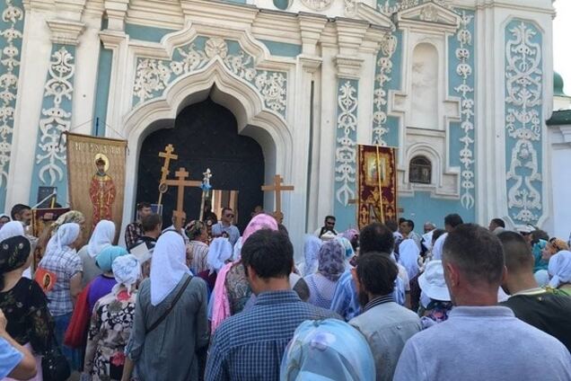 'Их там нет': блогер рассказал, почему в УПЦ МП не признались в пении 'Боже, царя храни'