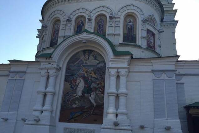 Синьо-жовтий прапор під копитами коня Петра І: правоохоронці відреагували на скандал у Полтаві