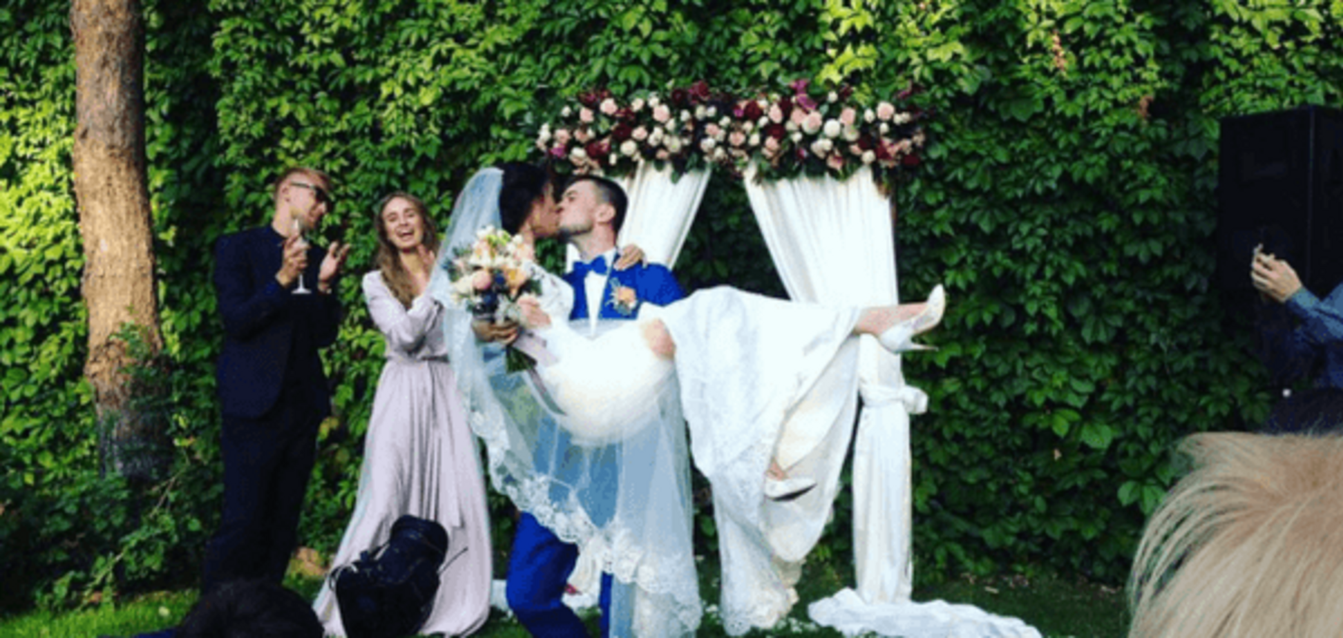 Ярмак женился на длинноногой красотке