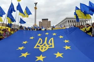 Флаги ЕС и Украины