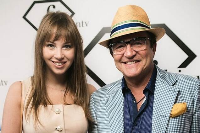 Жена Дмитрия Диброва с тремя детьми улетела на отдых в Испанию