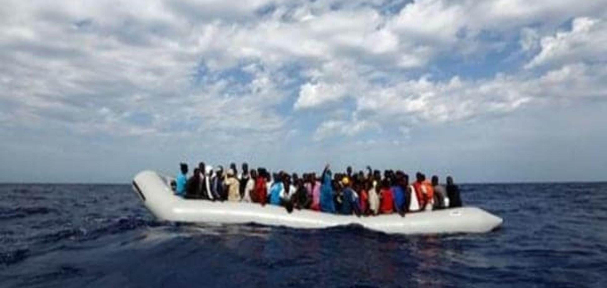 В Середземному морі на човні виявили тіла 22 біженців