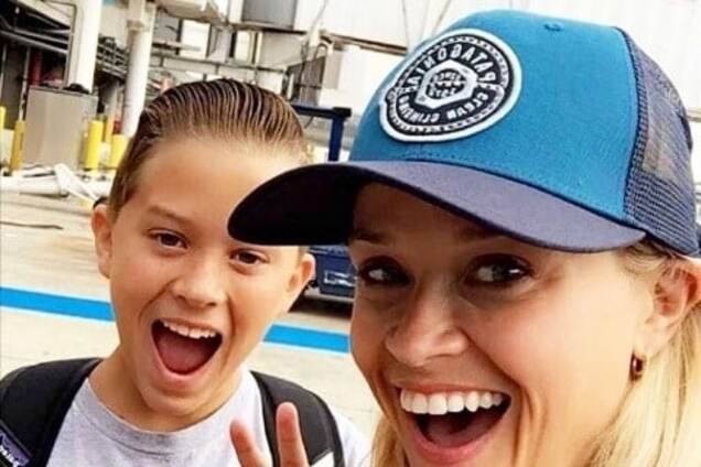 Риз Уизерспун показала подросшего сына