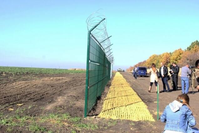 Стена Яценюка