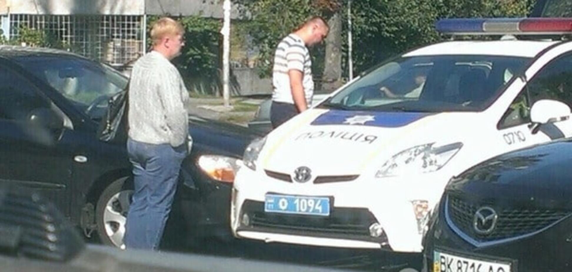 ДТП с патрульными в Киеве: полицейский Toyota Prius столкнулся с легковушкой