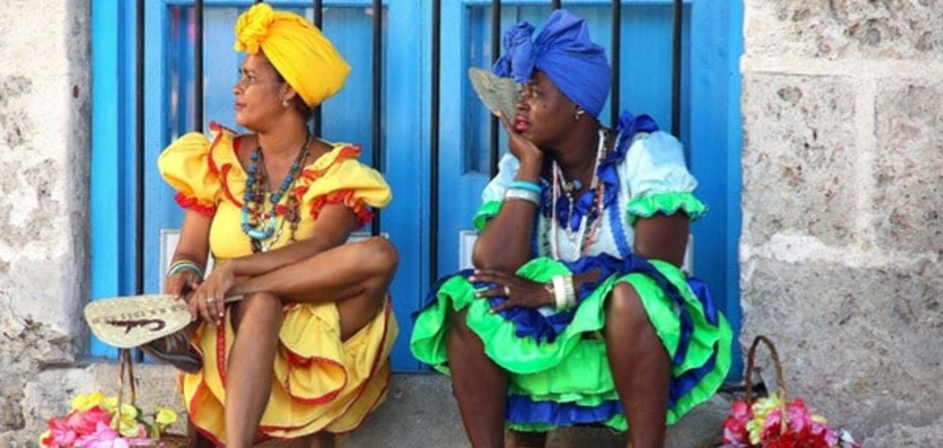 Забавные привычки кубинцев: расплескать ром и погладить дерево