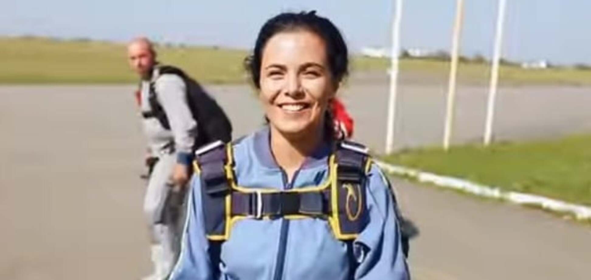 Настя Каменских с парашютом