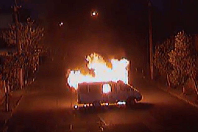 Мятежники сожгли автомобиль в Ереване