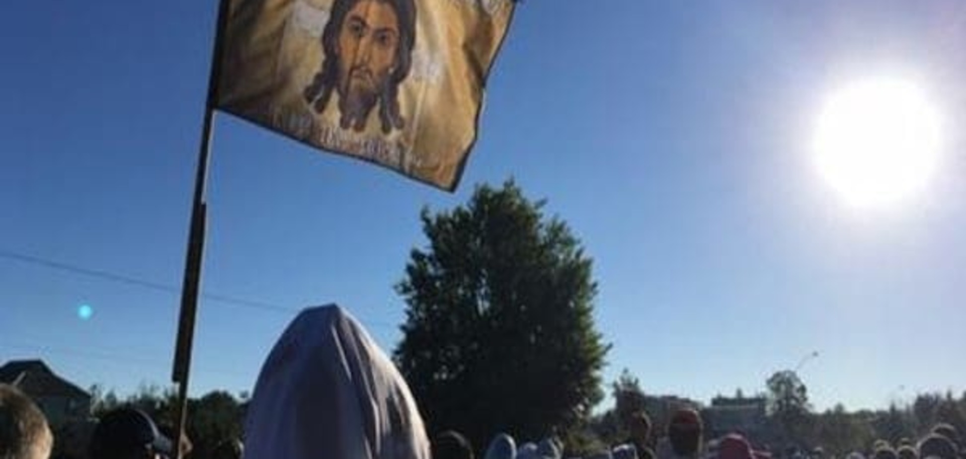 Хресну ходу зустріли під Києвом яйцями та часником