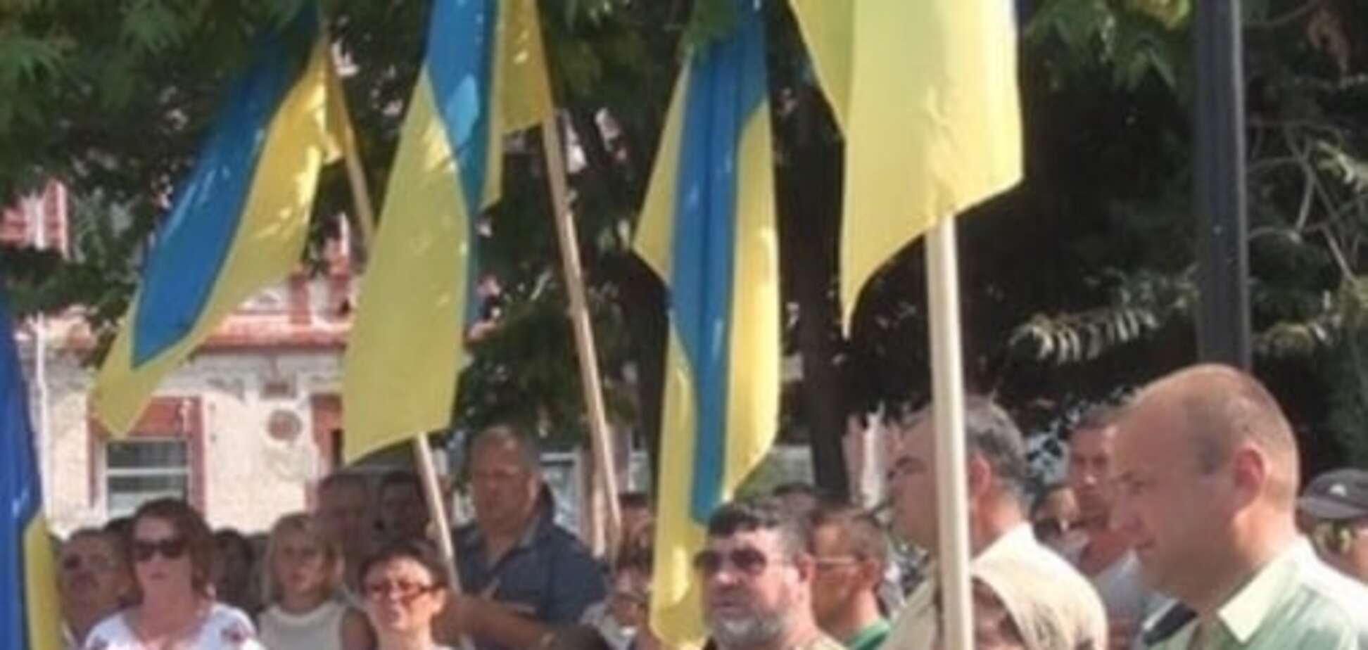 Передали эстафету столице: в Геническе массово исполнили гимн Украины. Видео