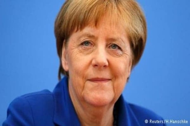 Чому після терактів Меркель не змінить свого курсу щодо біженців