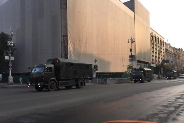 Gо Крещатику проехала военная техника