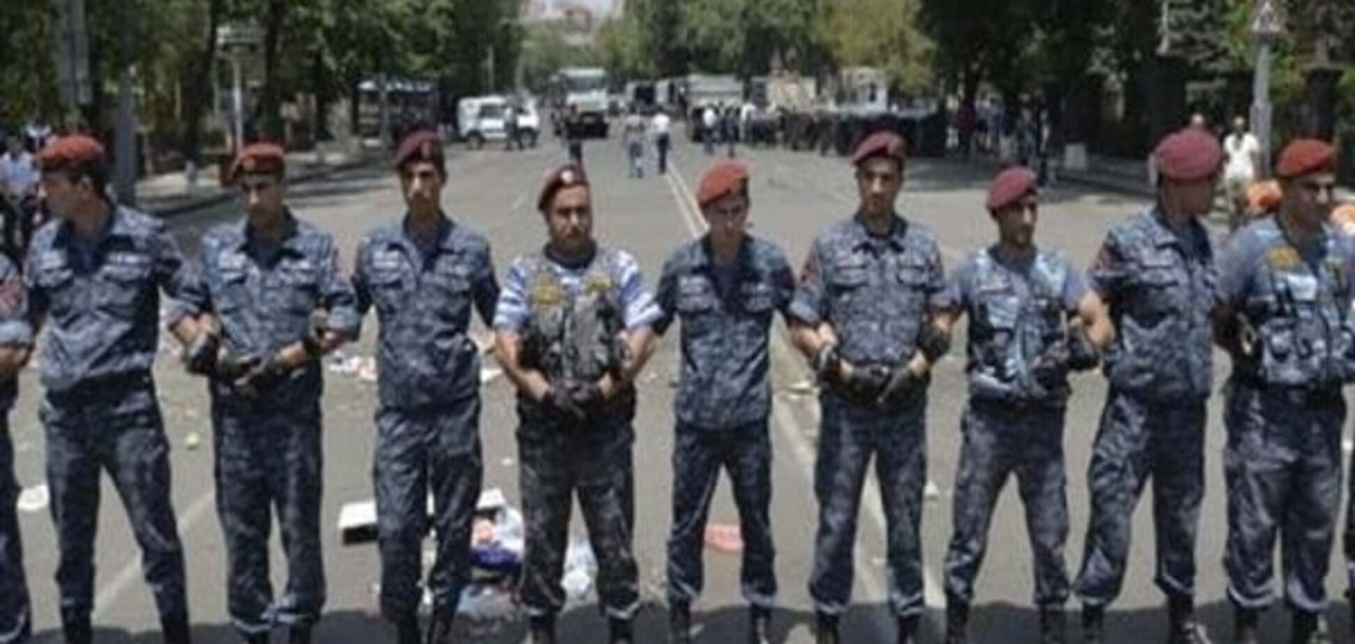 Єреван: унаслідок перестрілки поранені троє осіб, які захопили відділок поліції