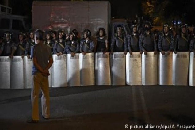 Єреван: поліція розігнала протест опозиції