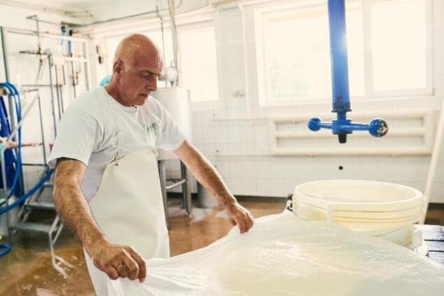 Чарівна Україна: як швейцарська сироварня змінила життя села