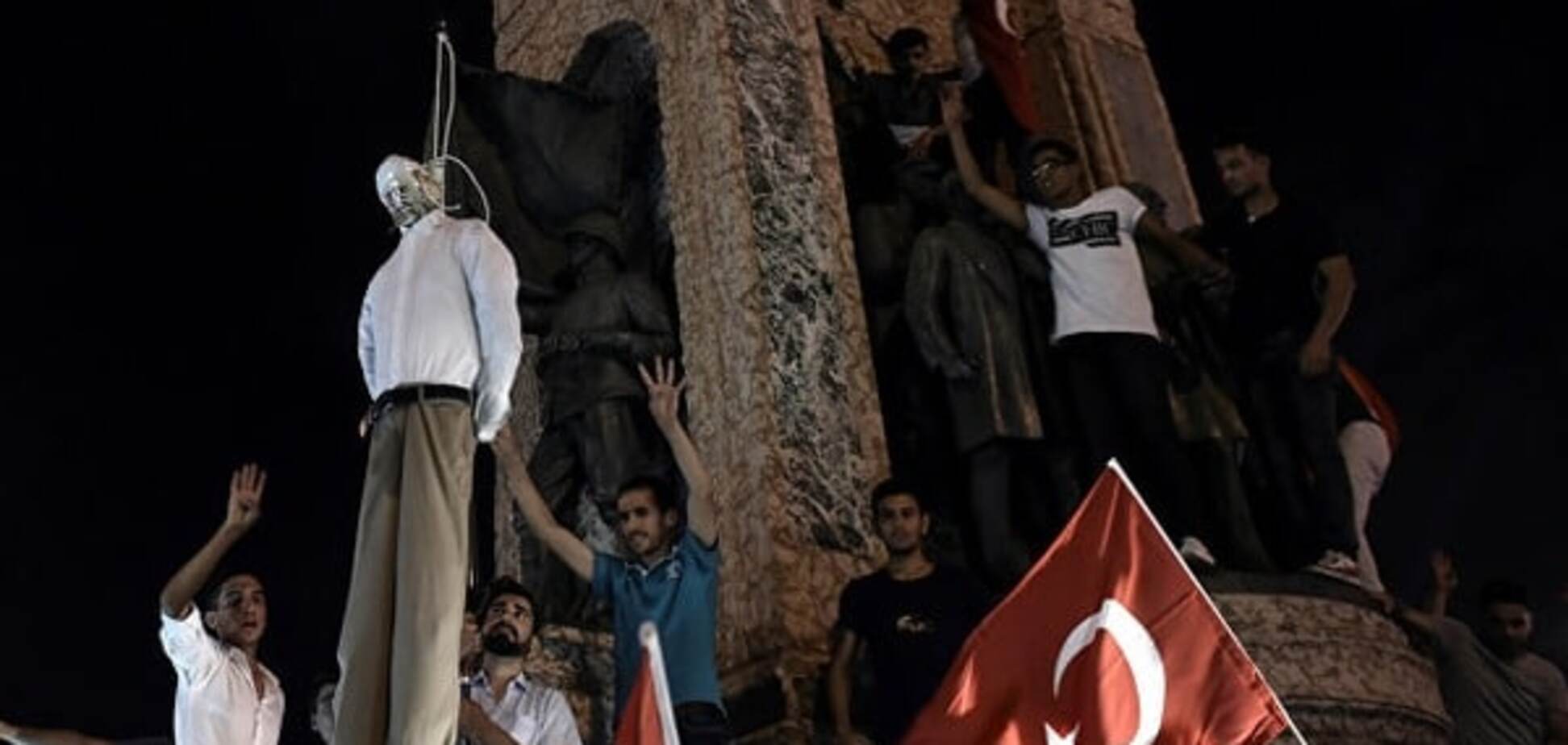 Репрессии в Турции:  военные, журналисты, работники авиакомпаний