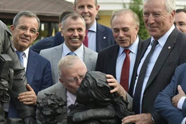 Памятник в Крыму