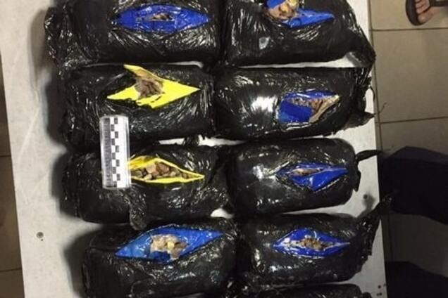 На Харьковщине задержали мужчину с огромной партией янтаря