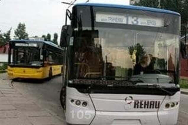 У одному з тролейбусів Львова пасажири знайшли велику кількість грошей