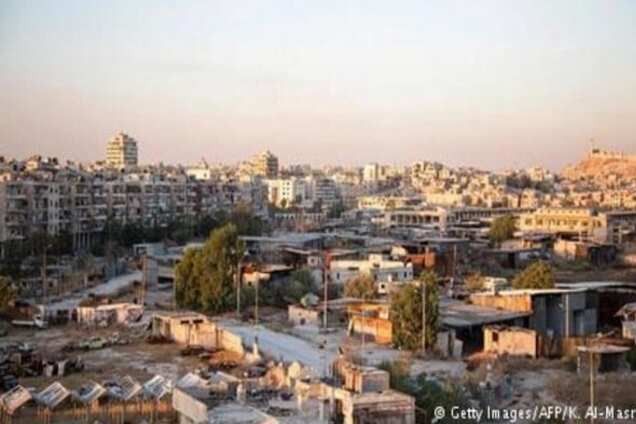 Заблоковану частину Алеппо почали покидати люди