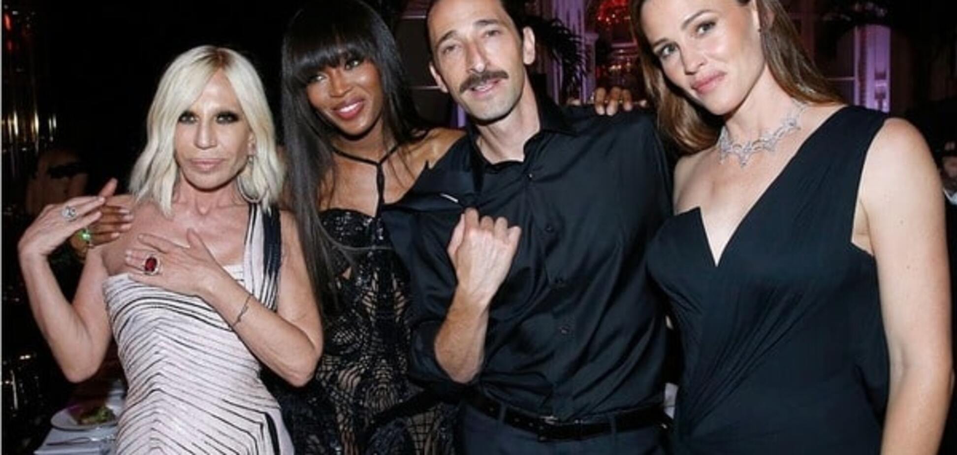 Кэмпбелл, Броуди, Версаче в Париже посетили гала-вечер amfAR