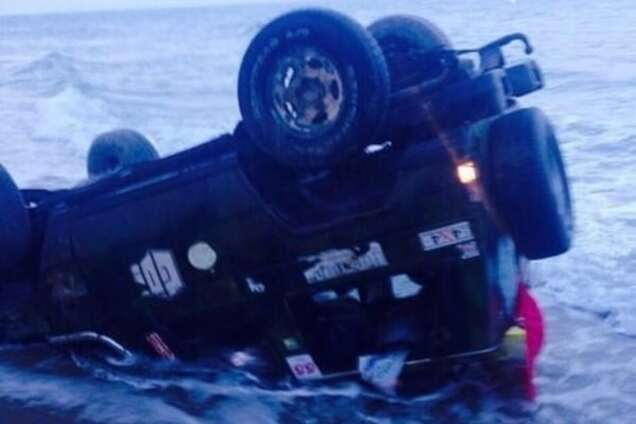 Истерика в соцсети: 'утонувший' на одесском пляже Мерседес 'Гелик' взорвал интернет. Фото