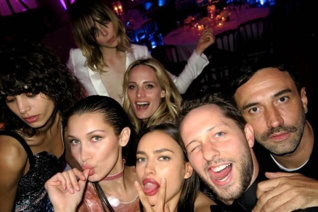 Ирина Шейк с друзьями