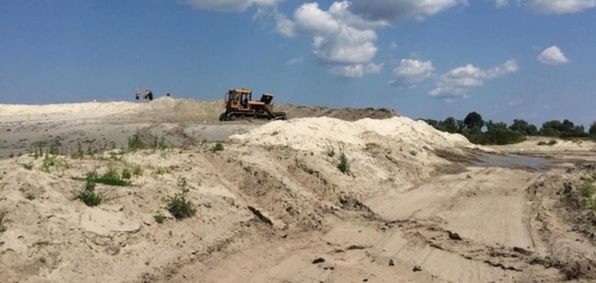 Весь нелегальный бизнес крышуют: СМИ указали ГПУ на незаконную добычу песка
