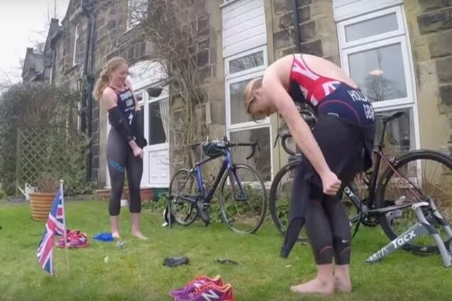 Британські спортсменки влаштували конкурс на роздягання
