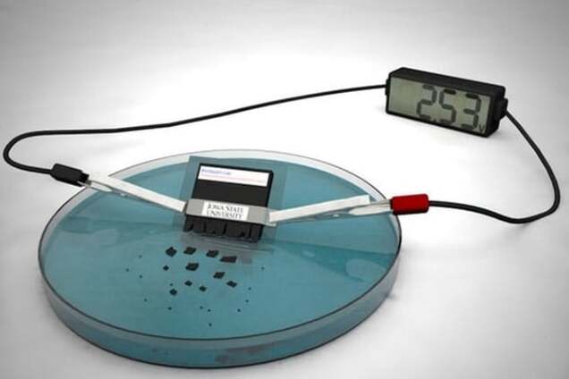 Эко-технологии: в США создали растворяющийся в воде аккумулятор