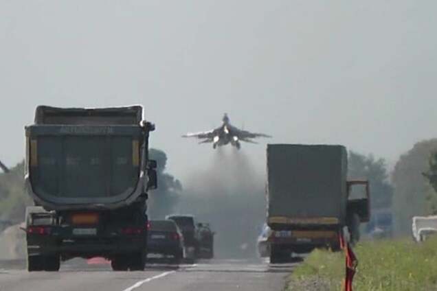 самолет автотрасса