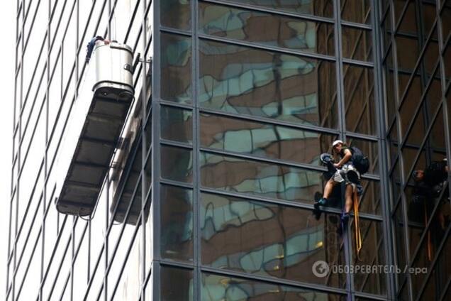 Скалолаз на небоскребе Трампа